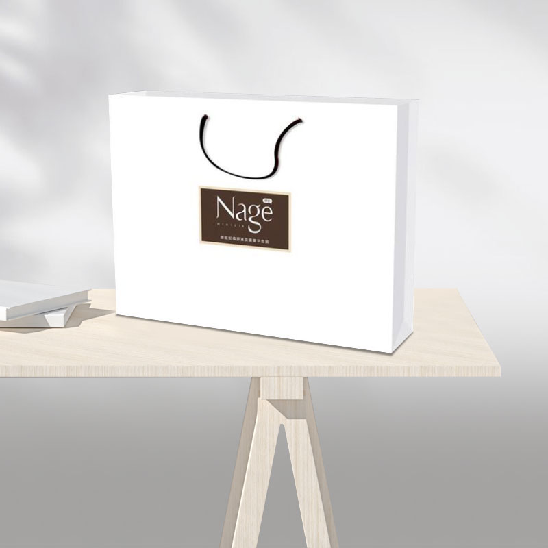 Las bolsas de las tiendas de regalos son ambientalmente amigables y prácticas
